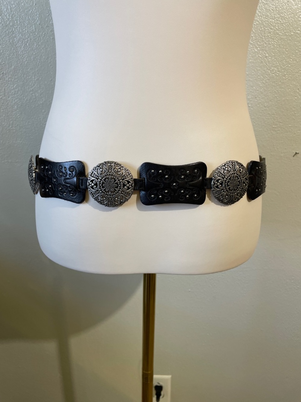 Fossil Leather Belt M Chestnut Studded Concho Boho Western Wide Waist Embossed
